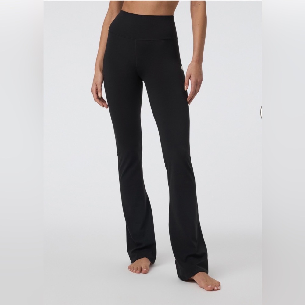 Vuori AllTheFeels Slim Flare Pants. Size M.